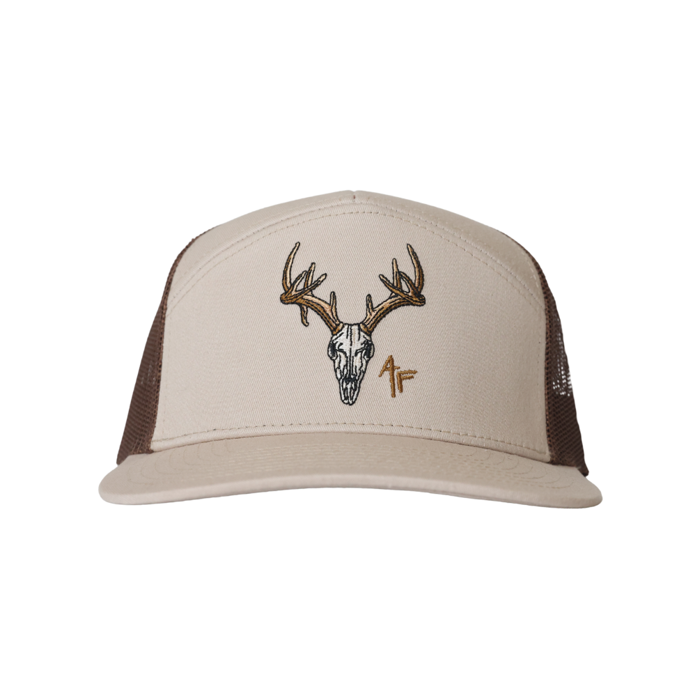 7 panel hat with a deer skull on the front. Khaki on the front and brown mesh on the back.