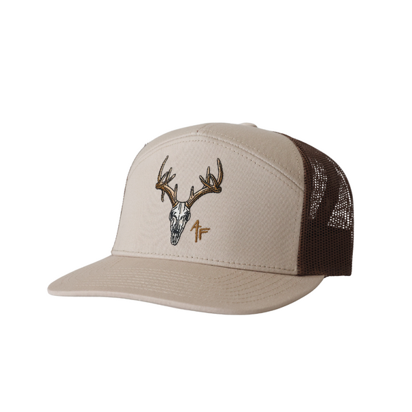 7 panel hat with a deer skull on the front. Khaki on the front and brown mesh on the back.