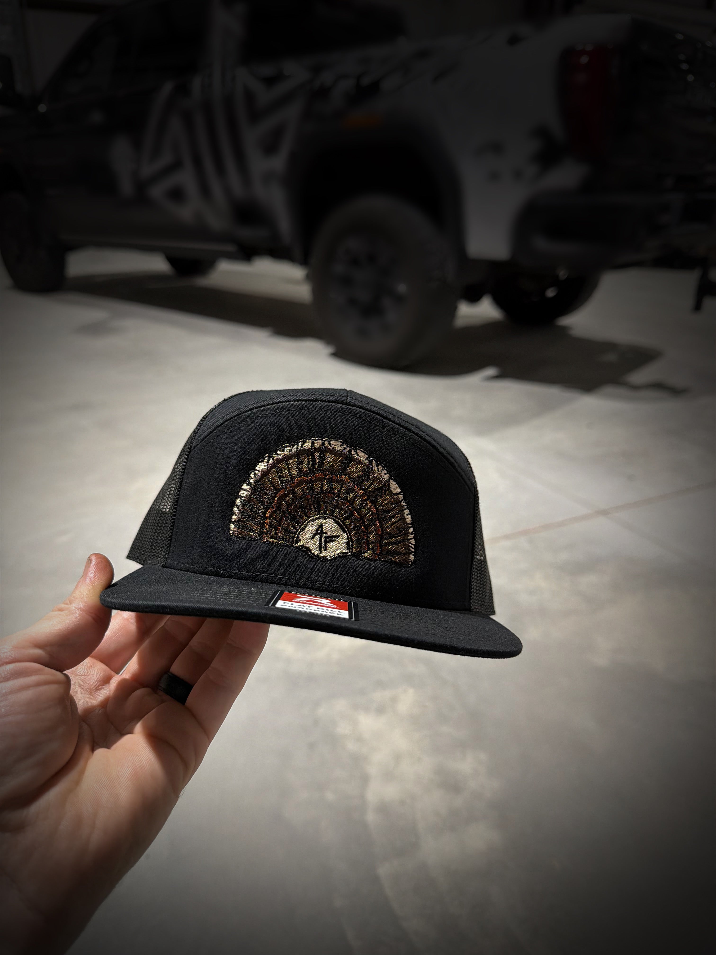 18 Feathers - 7 Panel All Black